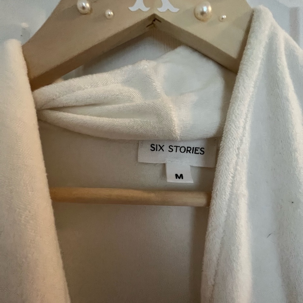 Six Stories Bride Robe - Picture 2 of 3